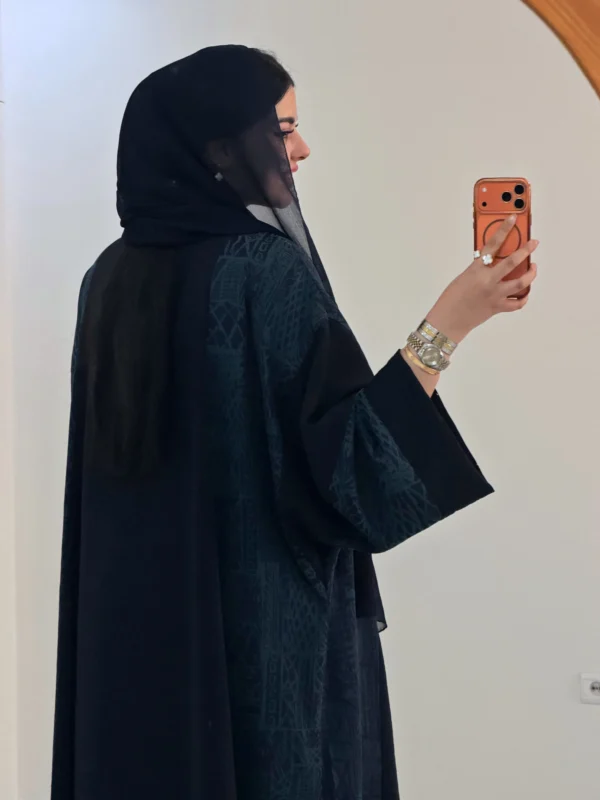 عبا ماهورا (سورمه ای)